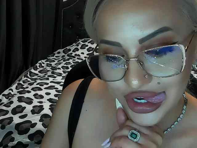 lovelyblondyx