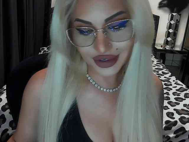 lovelyblondyx