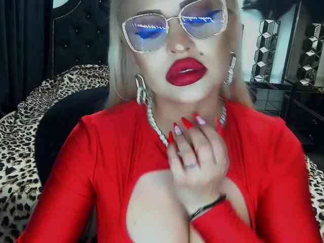 lovelyblondyx