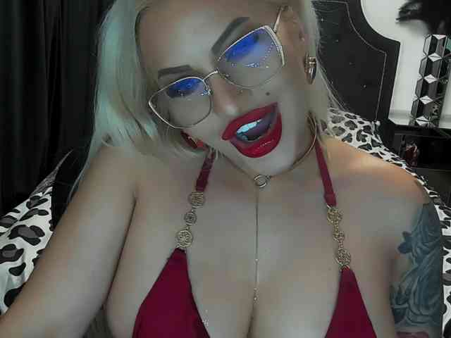 lovelyblondyx