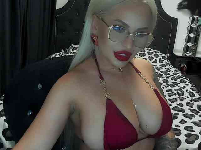 lovelyblondyx