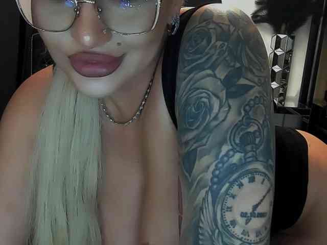 lovelyblondyx