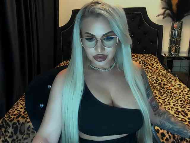 lovelyblondyx