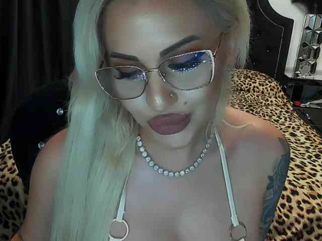 lovelyblondyx