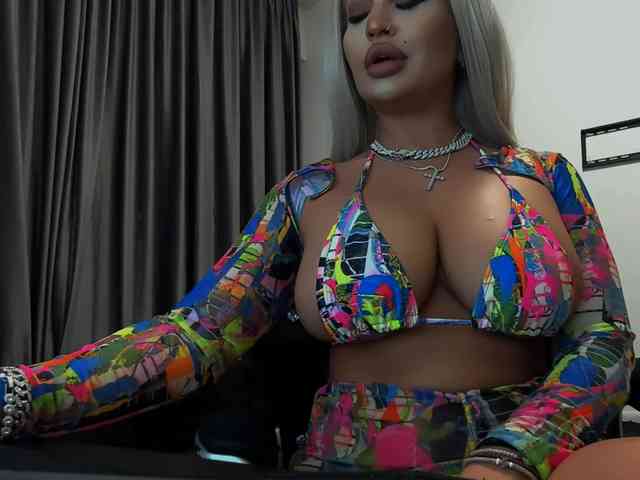 lovelyblondyx webcam