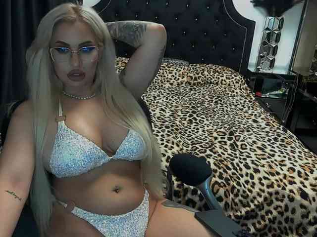 lovelyblondyx