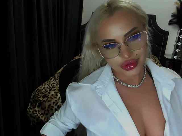 lovelyblondyx