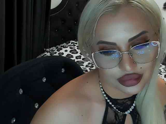 lovelyblondyx