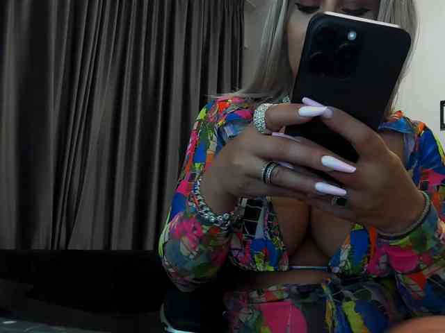 lovelyblondyx webcam