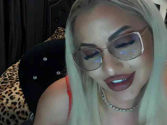 lovelyblondyx