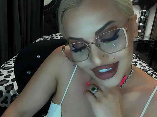 lovelyblondyx webcam