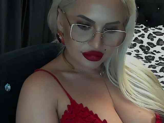 lovelyblondyx webcam
