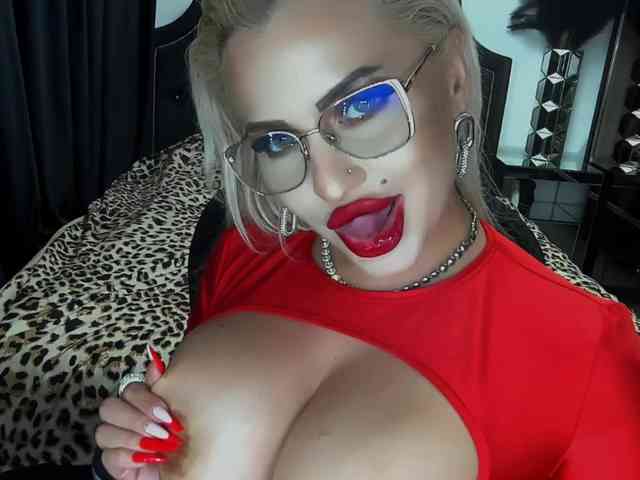 lovelyblondyx
