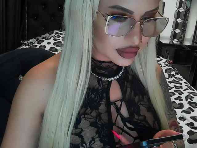 lovelyblondyx webcam