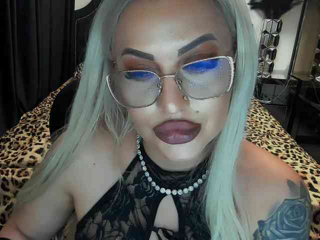 lovelyblondyx webcam