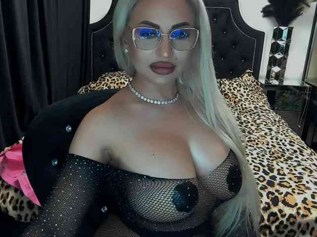 lovelyblondyx webcam