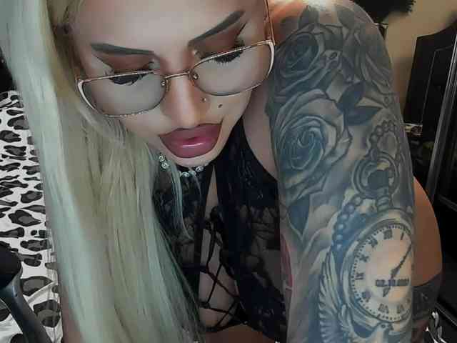 lovelyblondyx