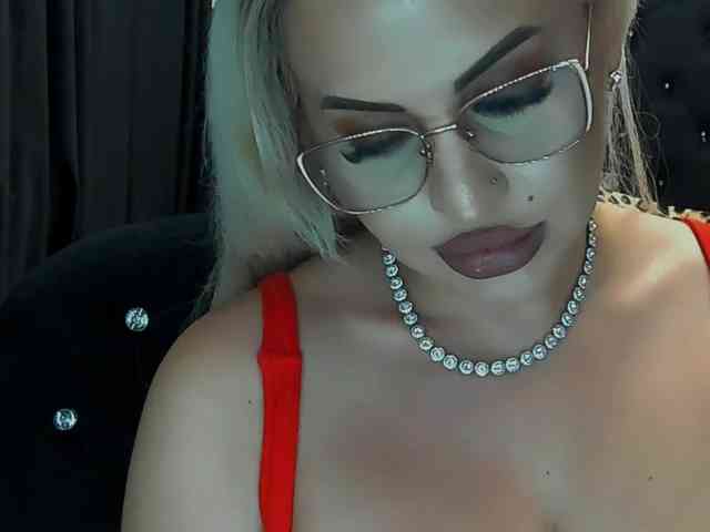 lovelyblondyx