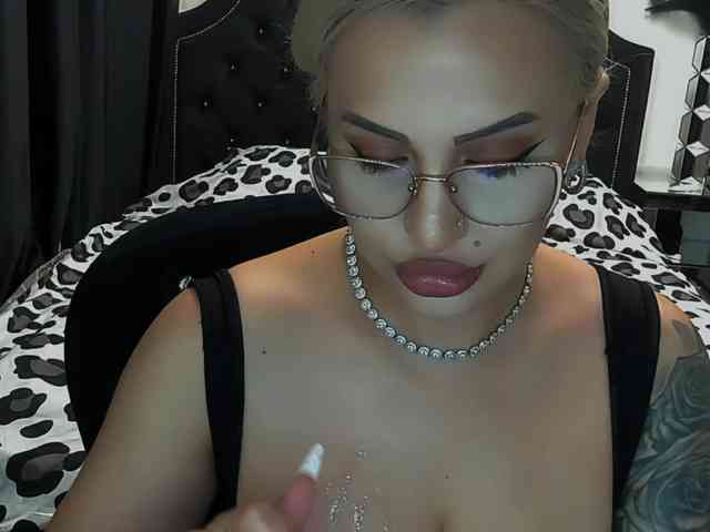 lovelyblondyx