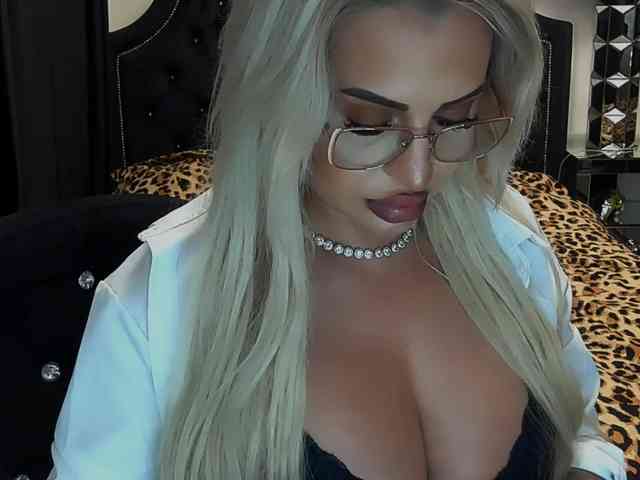 lovelyblondyx