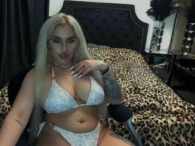 lovelyblondyx