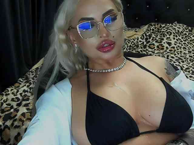 lovelyblondyx