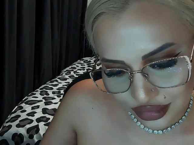 lovelyblondyx