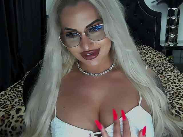 lovelyblondyx webcam
