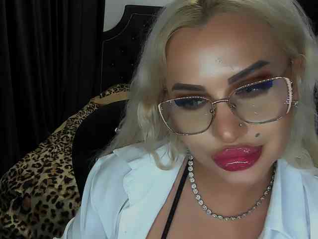 lovelyblondyx