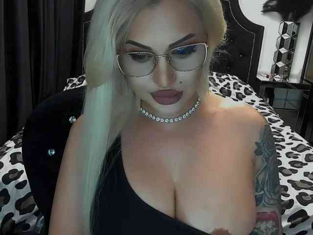 lovelyblondyx webcam