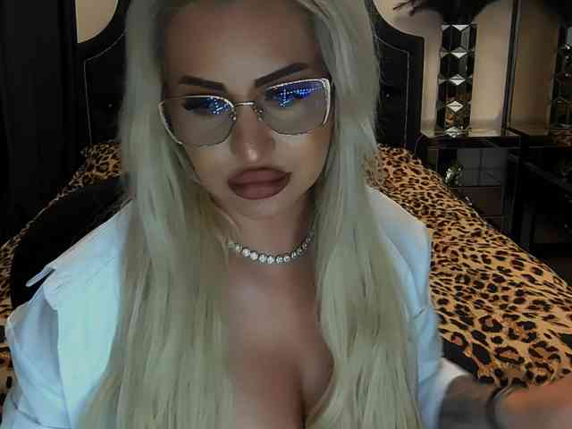 lovelyblondyx