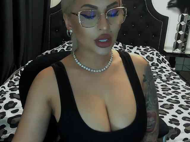 lovelyblondyx