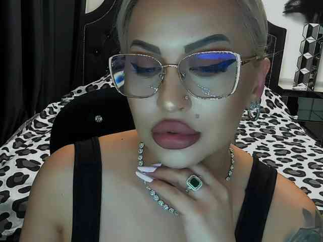 lovelyblondyx