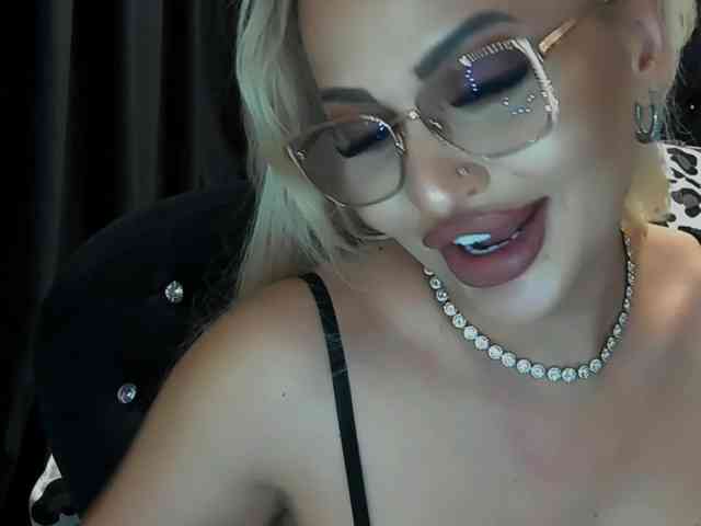 lovelyblondyx