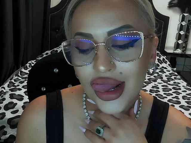 lovelyblondyx