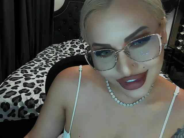 lovelyblondyx