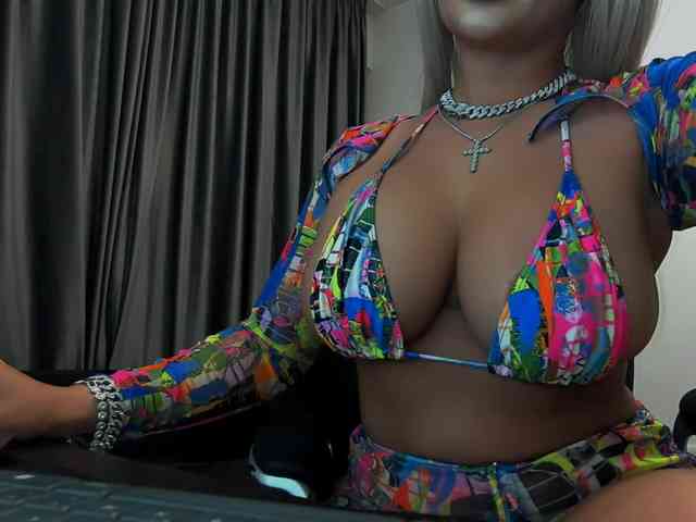 lovelyblondyx webcam