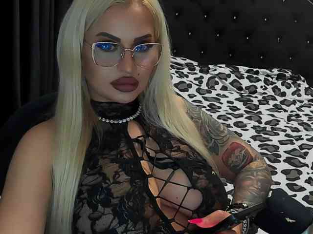 lovelyblondyx webcam