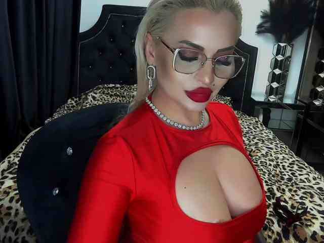 lovelyblondyx