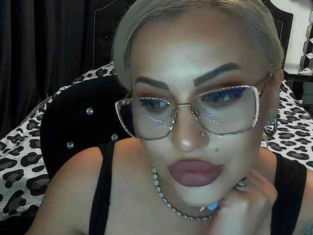 lovelyblondyx
