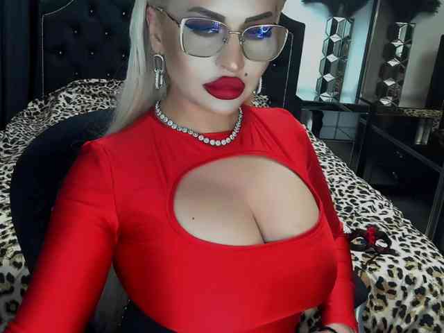 lovelyblondyx