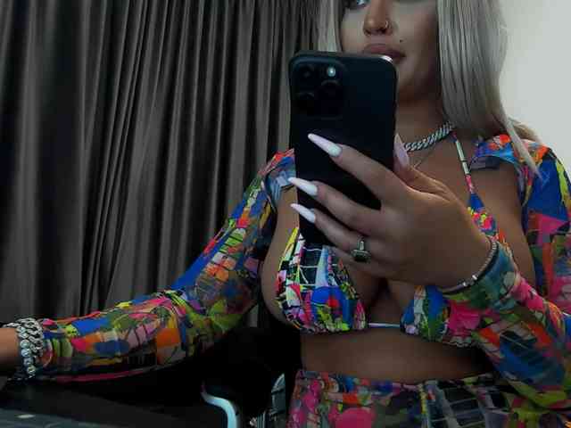lovelyblondyx webcam