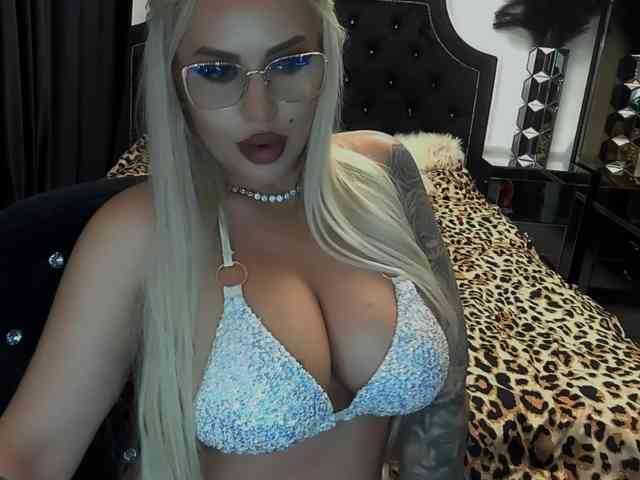 lovelyblondyx