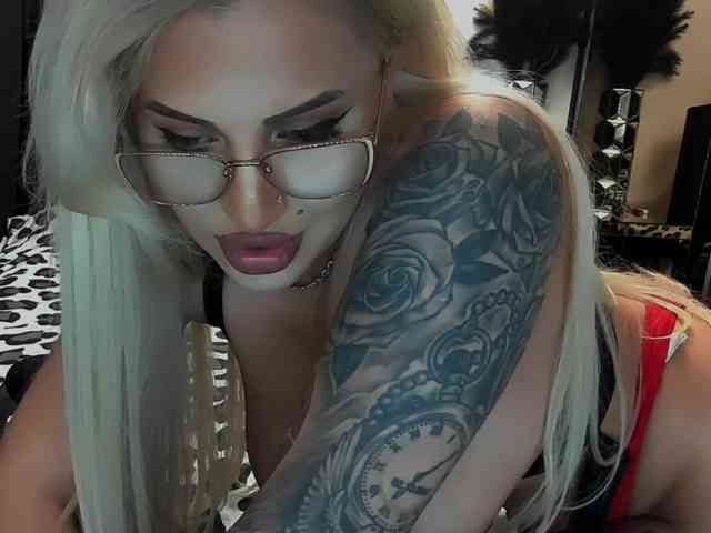 lovelyblondyx