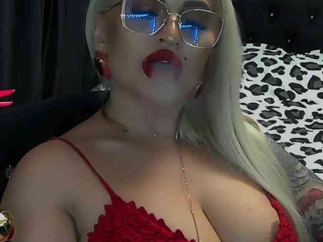lovelyblondyx webcam