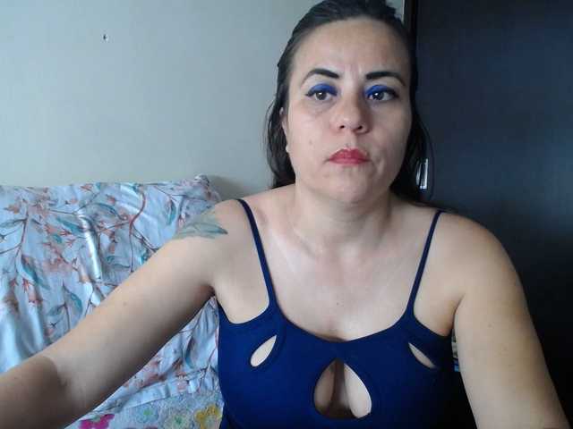 le modèle ANAELIZ est en webcam porno dans un show sur le site bongacams, il possède les tags suivants: Latino/Hispanic,Brunette,Shaved