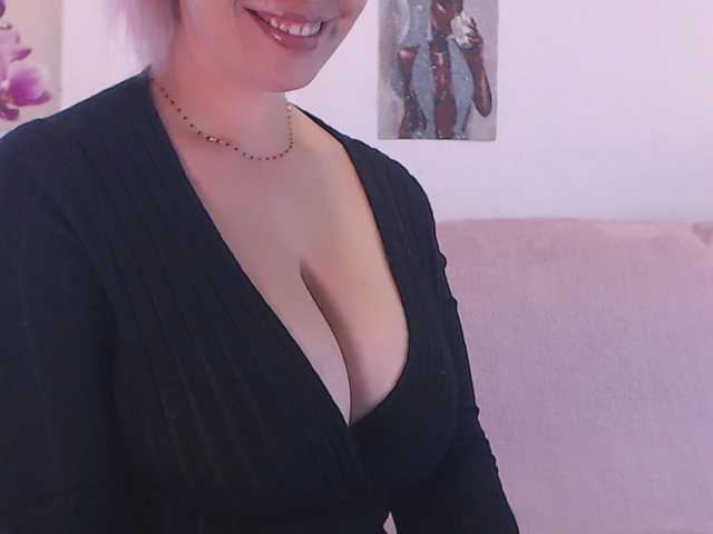 BlondeNicolet live cam on BongaCams
