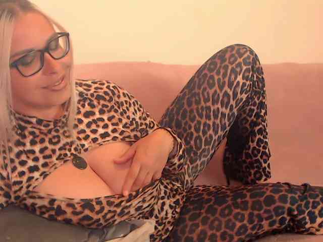 BlondeNicolet webcam