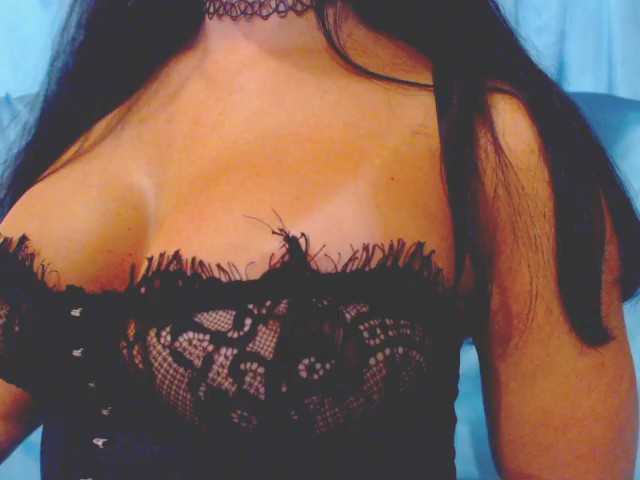 Ms-Mia live cam on BongaCams