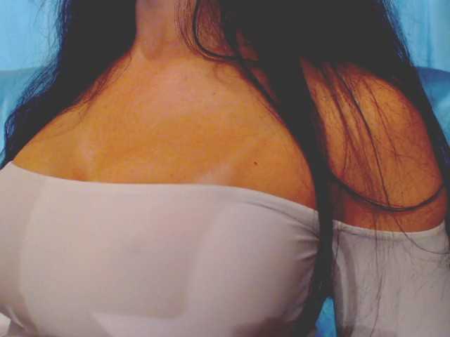 Ms_Mia live cam preview
